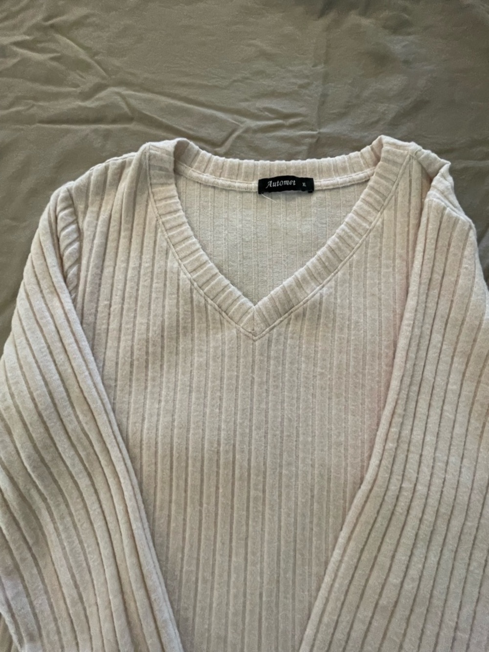 XL ladies V neck ribbed sweater top